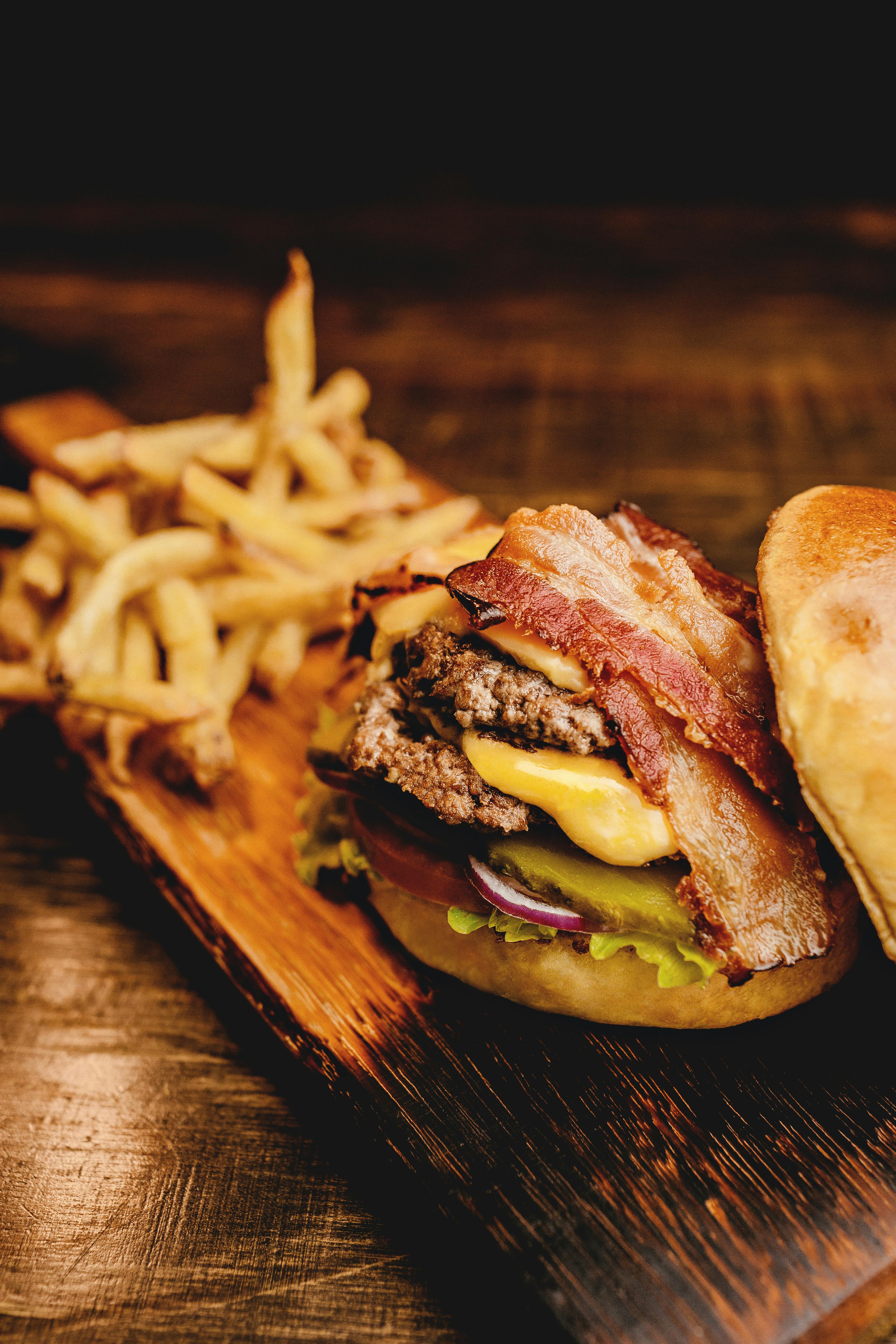 Fast Food, Fast Decline? Ultra-Processed Foods na Naka-link sa Dementia!